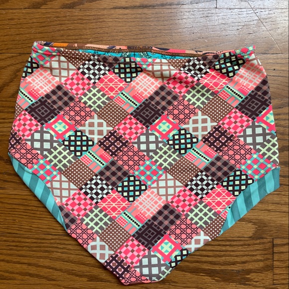 Maaji small reversible high rise horse pattern bikini bottom - Picture 2 of 6